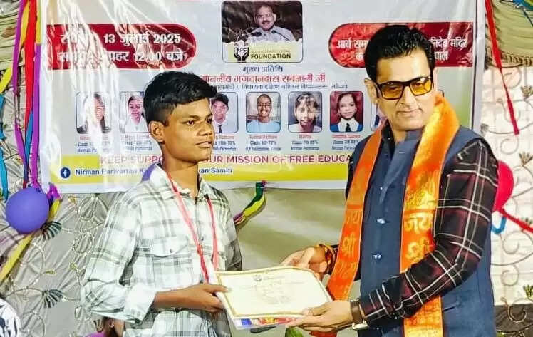 “कम संसाधनों में रचा कीर्तिमान: बस्ती के 70 मेधावी बच्चों को मिला सम्मान”
